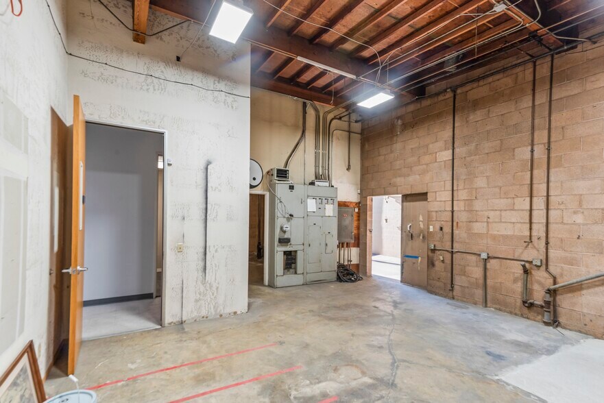 More Photos Of 585 W Hedding St, San Jose Service For Sale