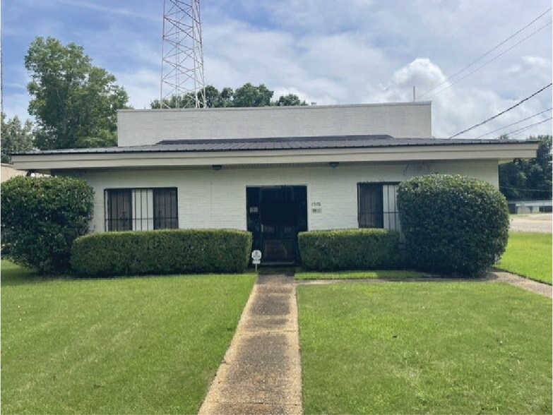 More Photos Of 1576 Mount Meigs Rd, Montgomery Flex For Sale