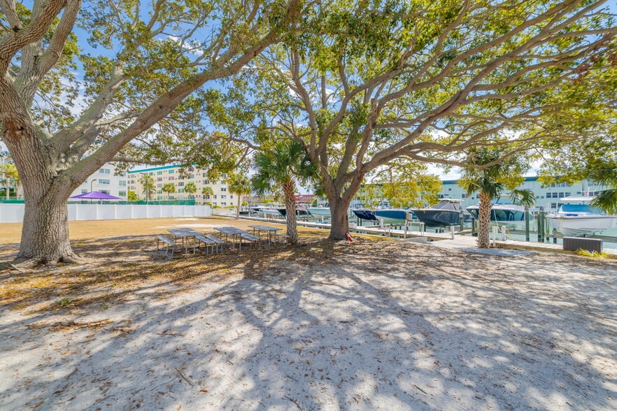 More Photos Of 5814 Skimmer Point S blvd, Gulfport Marina For Sale