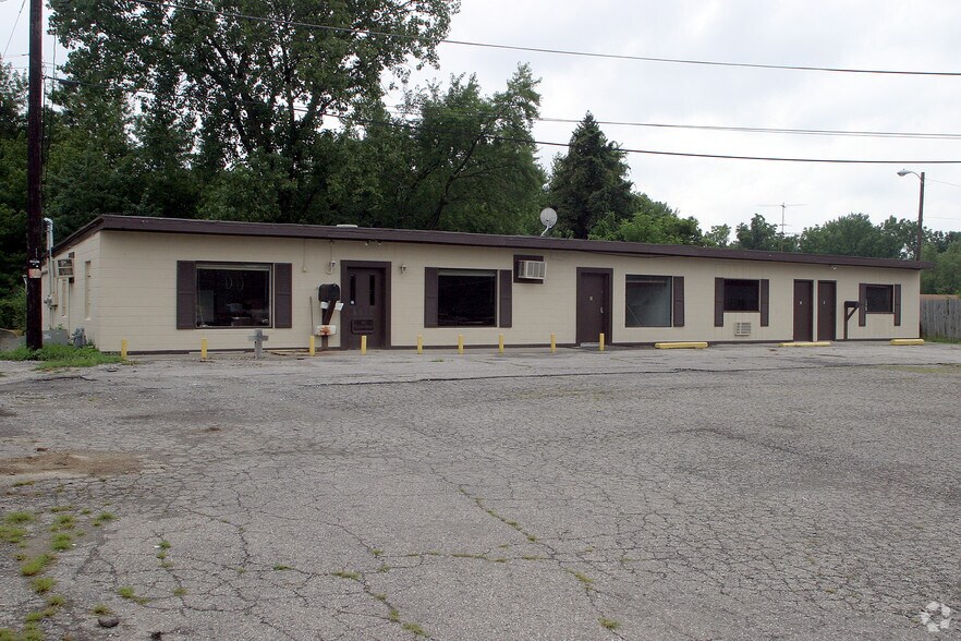 More Photos Of 6455 Massachusetts Ave, Indianapolis Flex For Lease