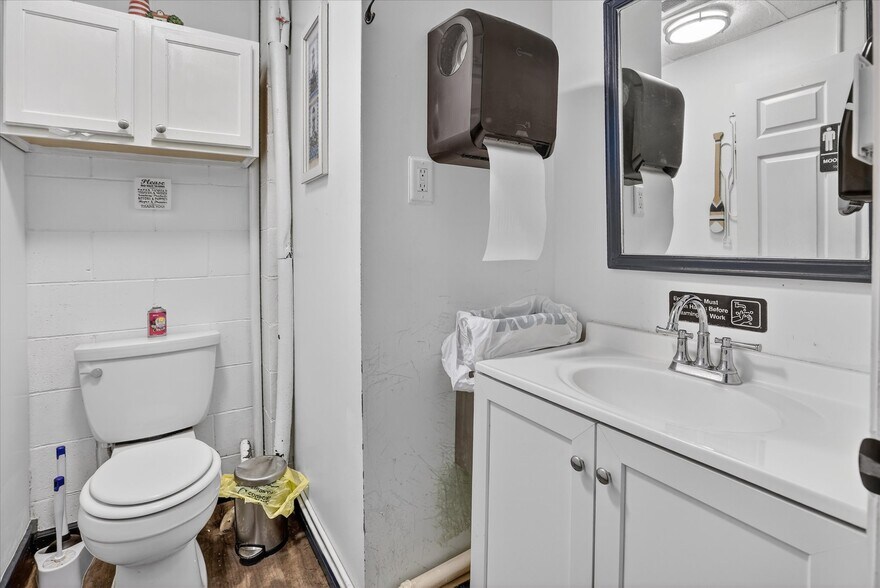 More Photos Of 5937 W Higgins Lake Dr, Roscommon Restaurant For Sale