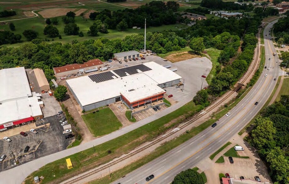 More Photos Of 2429 N Gregg Ave, Fayetteville Unknown For Lease