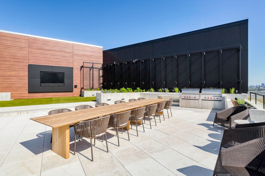 More Photos Of 1375 W Fulton Market, Chicago Office For Sale