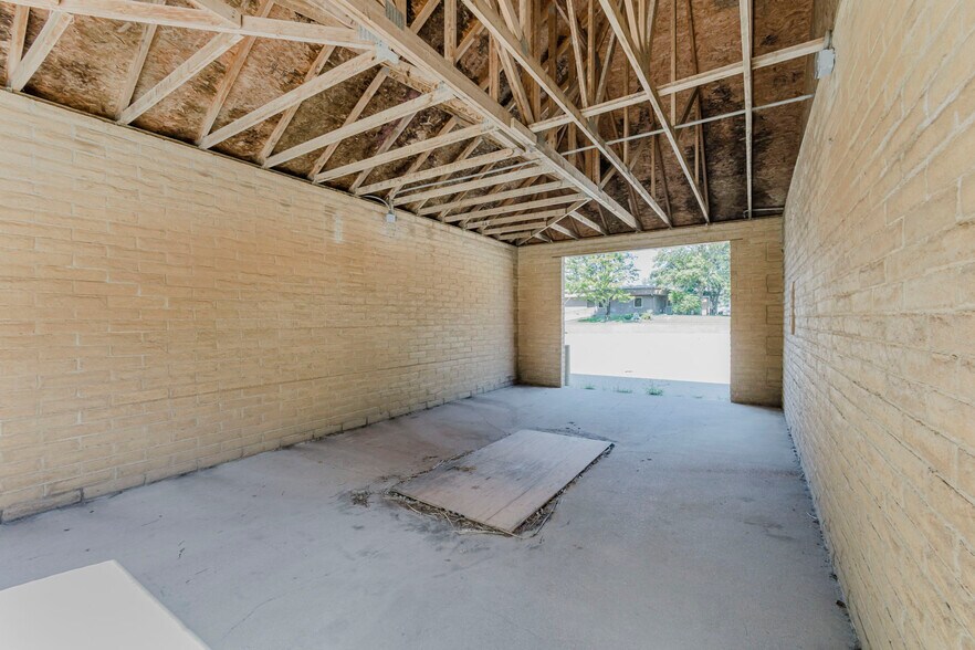 More Photos Of 220 N 2nd Ave, Mulvane Carwash For Sale