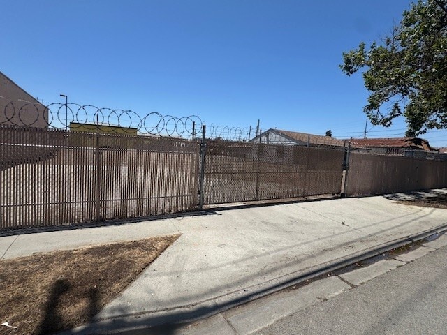 More Photos Of 402 N Sullivan St, Santa Ana Contractor Storage Yard For Lease