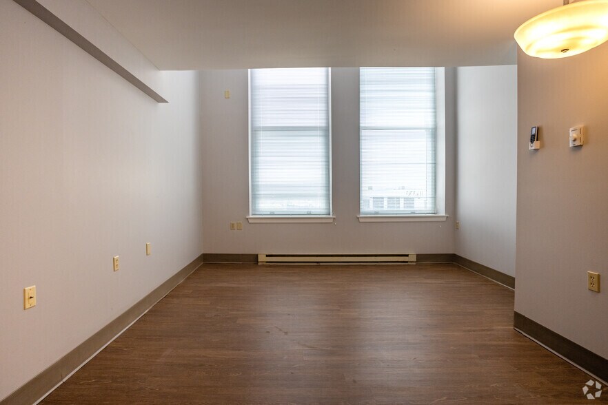 More Photos Of 195 Genesee St, Utica Apartments For Lease