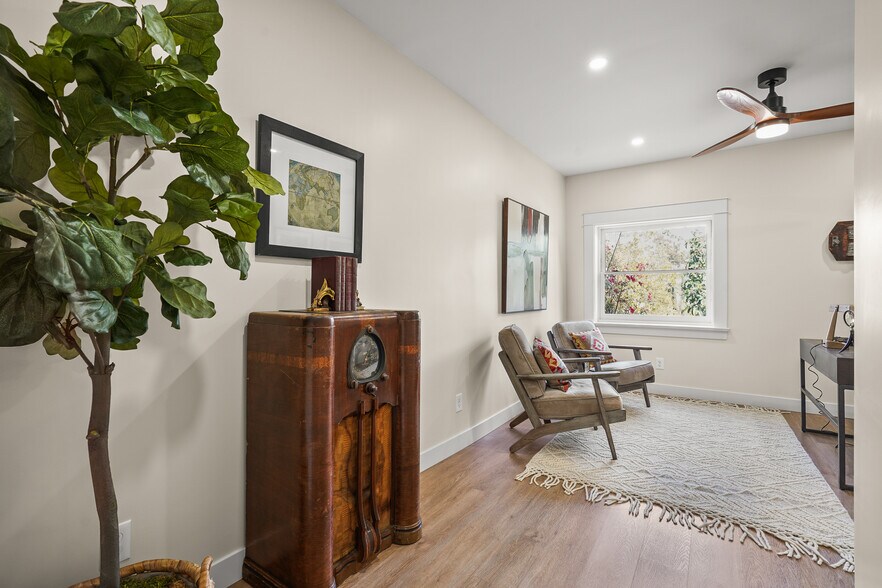 More Photos Of 844 E Kensington Rd, Los Angeles Specialty For Sale