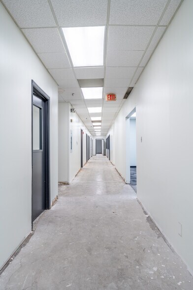 More Photos Of 4404 S Beltwood Pky, Dallas Warehouse For Lease