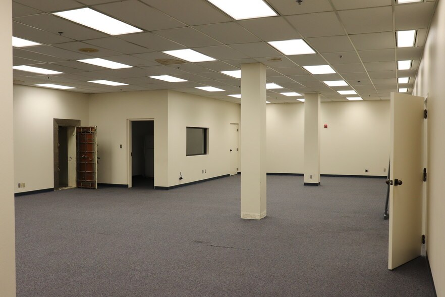 More Photos Of 2520 W Irving Blvd, Irving Office For Lease