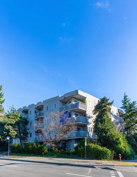 Primary Photo Of 326 West 1st St, North Vancouver Apartments For Sale