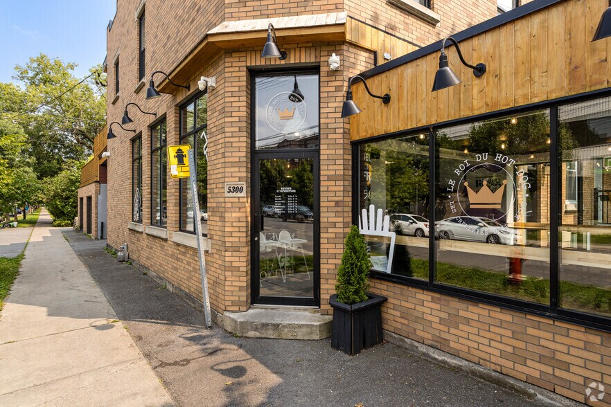 More Photos Of 5300 Rue de Verdun, Montréal Fast Food For Sale
