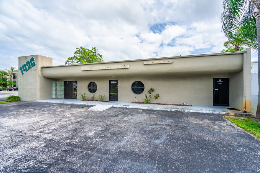 More Photos Of 1928 NE 154th St, North Miami Beach Unknown For Lease