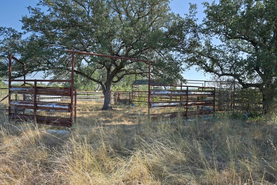 More Photos Of 1033 Flying X Rd, Spicewood Land For Sale