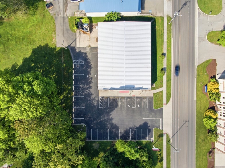 More Photos Of 800 W Main St, Radford Freestanding For Sale