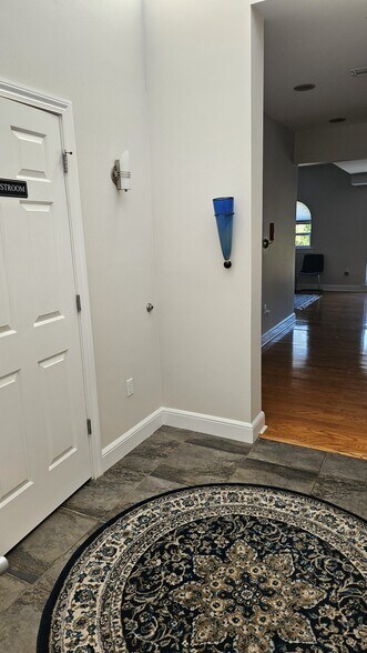 More Photos Of 3001 W Azeele St, Tampa Office For Lease
