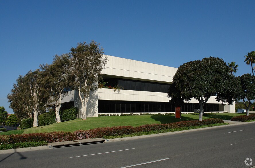 More Photos Of 1100 Newport Center Dr, Newport Beach Office For Lease