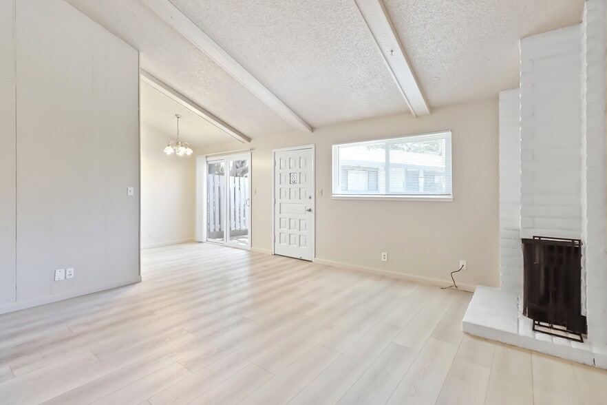 More Photos Of 2316 Villanova Cir, Sacramento Apartments For Sale