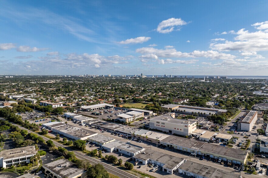 More Photos Of 5149-5199 NE 12th Ave, Oakland Park Warehouse For Lease