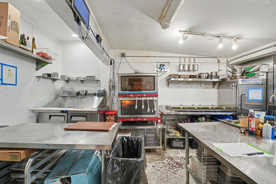 More Photos Of 2312 Abercorn St, Savannah Storefront Retail Residential For Sale
