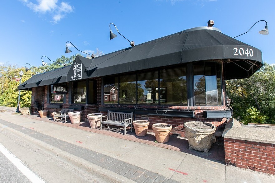 More Photos Of 2040 N Ferry St, Anoka Office For Sale