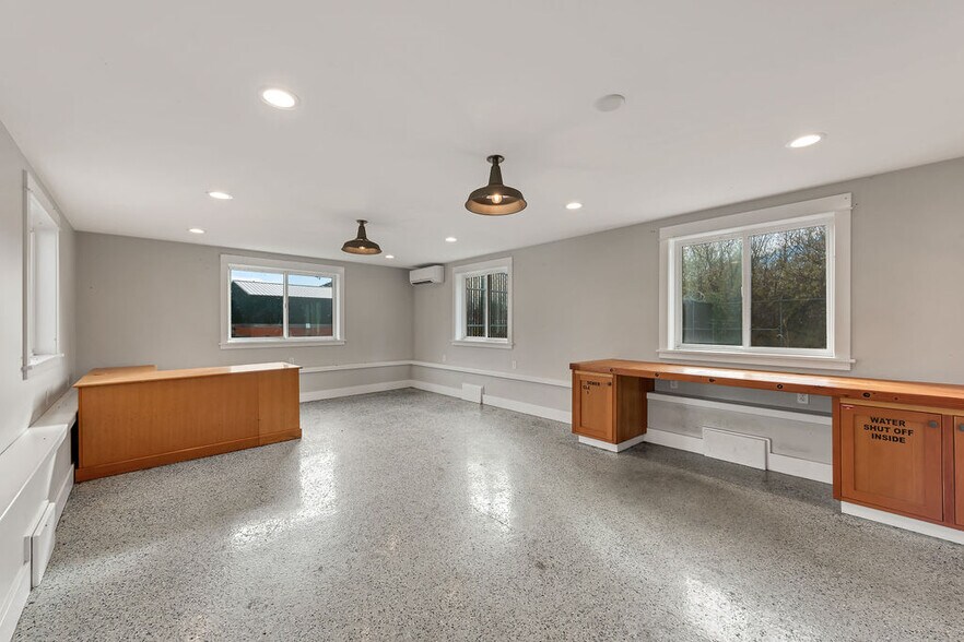 More Photos Of 1425 SE 9th St, Warrenton Warehouse For Lease