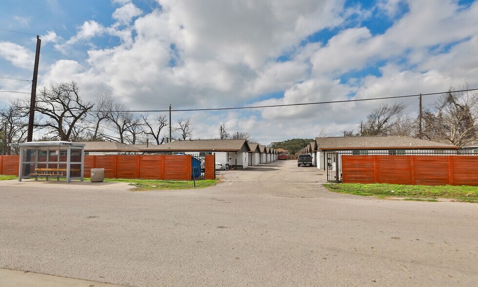 More Photos Of 3805-3813 Wipprecht St, Houston Apartments For Sale