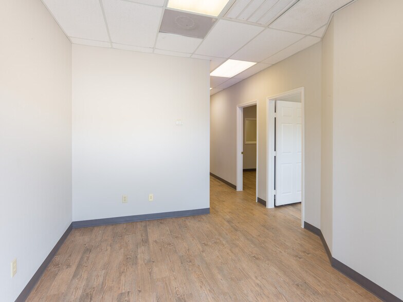 More Photos Of 25275 Budde Rd, Spring Light Distribution For Lease