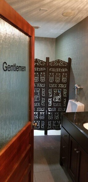 More Photos Of 350 E Pine St, Orlando Coworking Space