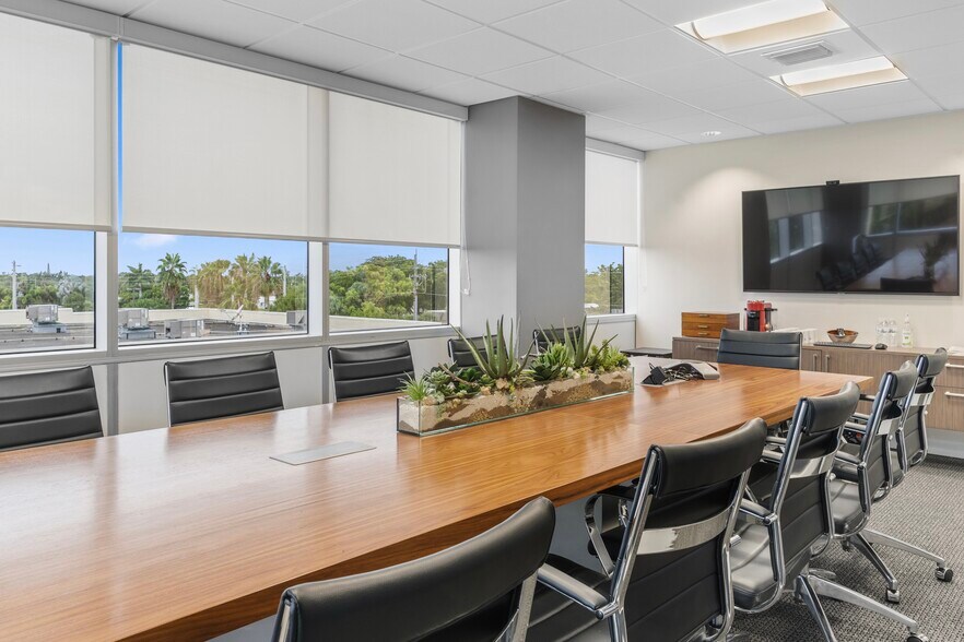 More Photos Of 701 E Commercial Blvd, Oakland Park Medical For Sale