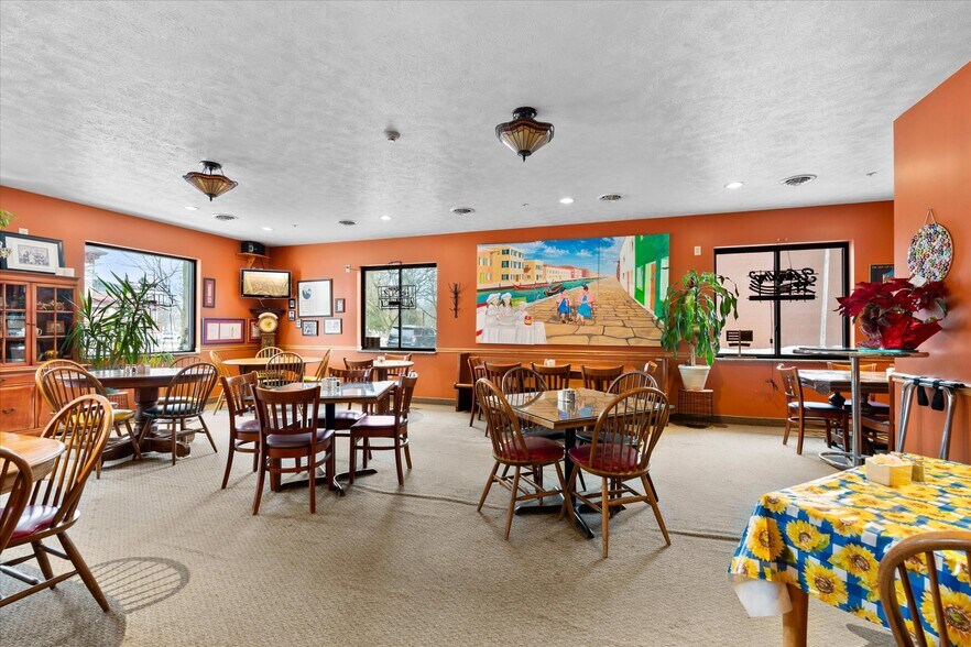 More Photos Of 212 Main St, Oneida General Retail For Sale