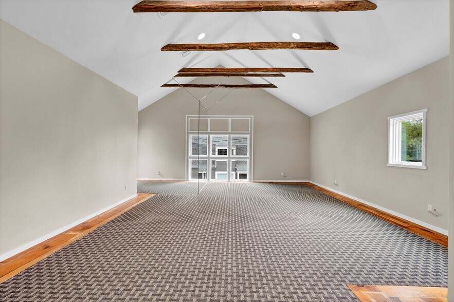 More Photos Of 248 Main St, Farmington Freestanding For Lease
