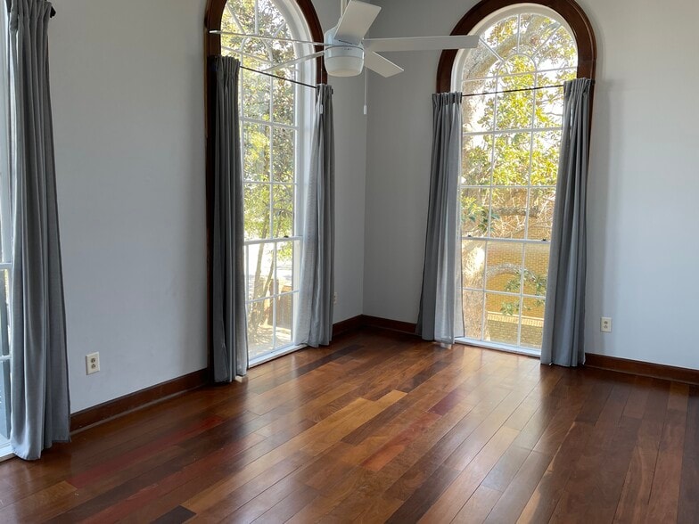 More Photos Of 635 E Bay St, Charleston Office Residential For Lease