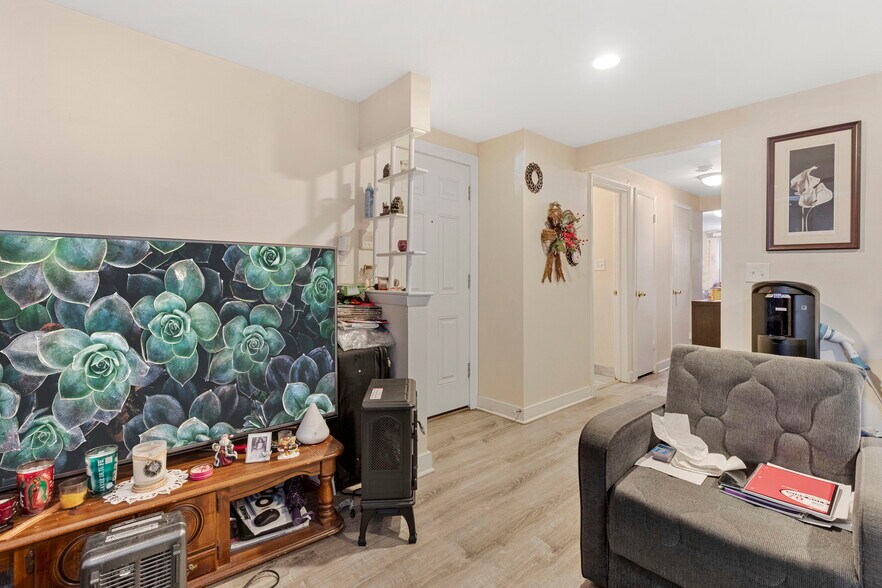 More Photos Of 8813 Dee Rd, Des Plaines Apartments For Sale