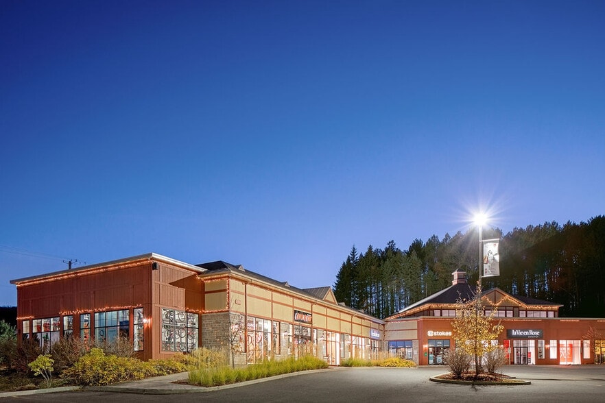 More Photos Of 2555 Rue De L'aulnaie Mont Tremblant Qc, Mont-tremblant General Retail For Lease