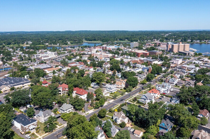 More Photos Of 130 Maple Ave, Red Bank Medical For Lease