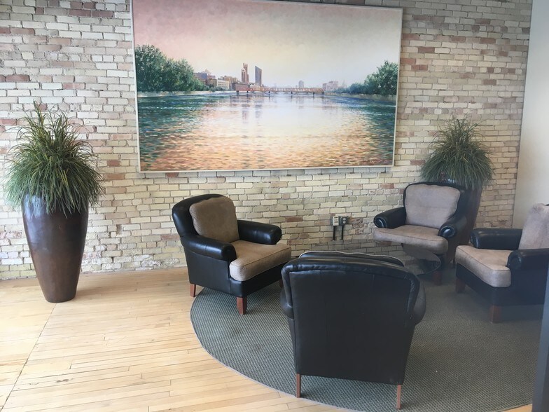 More Photos Of 32 Market Ave SW, Grand Rapids Office For Sale