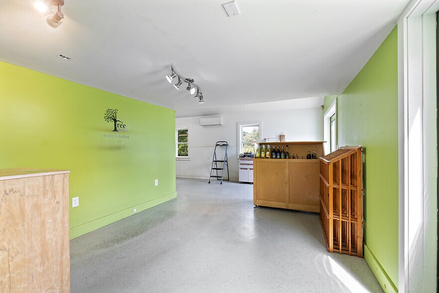 More Photos Of 152 Fairfield St, Oakland Flex For Sale