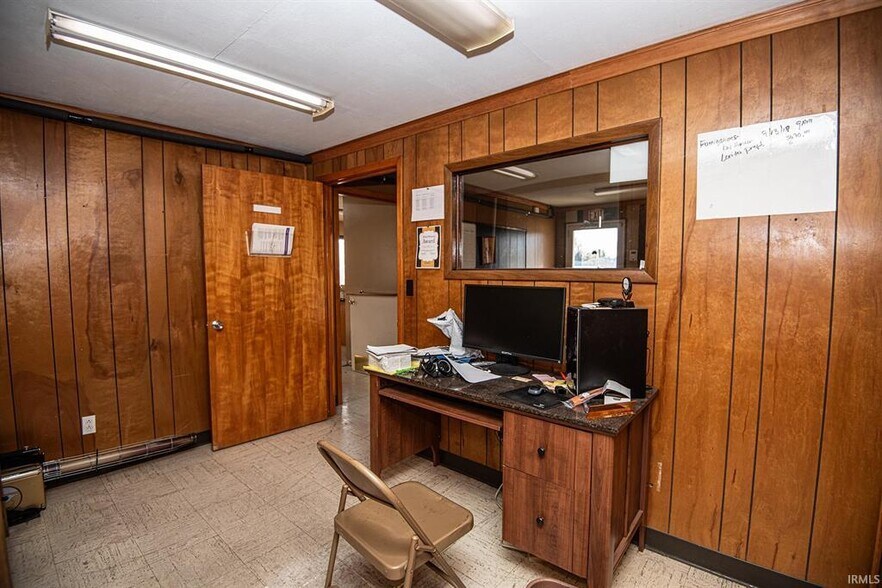 More Photos Of 1985 S Old US 41, Vincennes Industrial For Sale