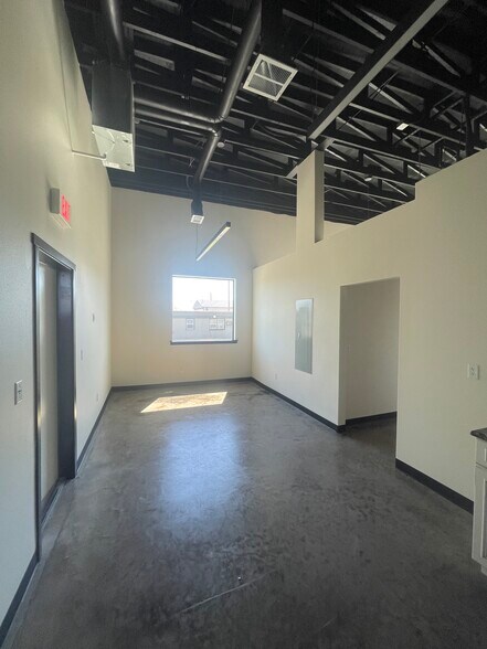 More Photos Of 4330 Van Giesen St, West Richland Storefront For Lease