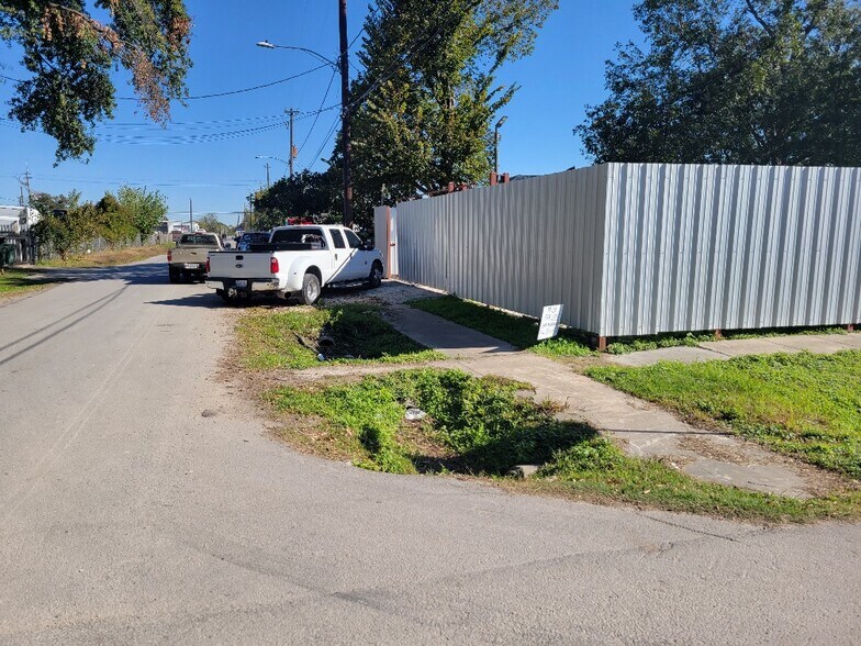 More Photos Of 8012 Munn St, Houston Land For Lease