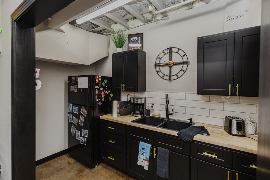 More Photos Of 429 S 119th St W, Wichita Office For Sale