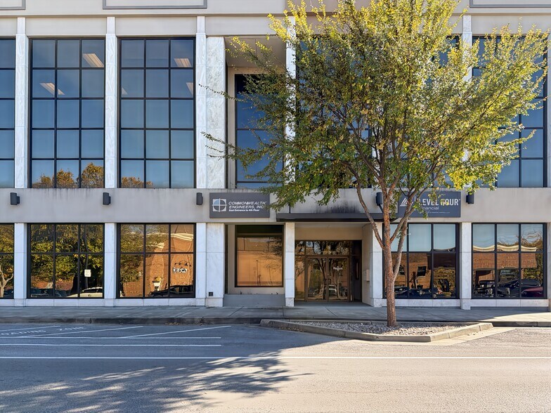 More Photos Of 922 State St, Bowling Green Coworking Space