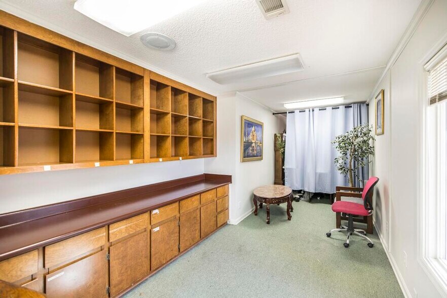 More Photos Of 1020 Keith Dr, Perry Healthcare For Lease