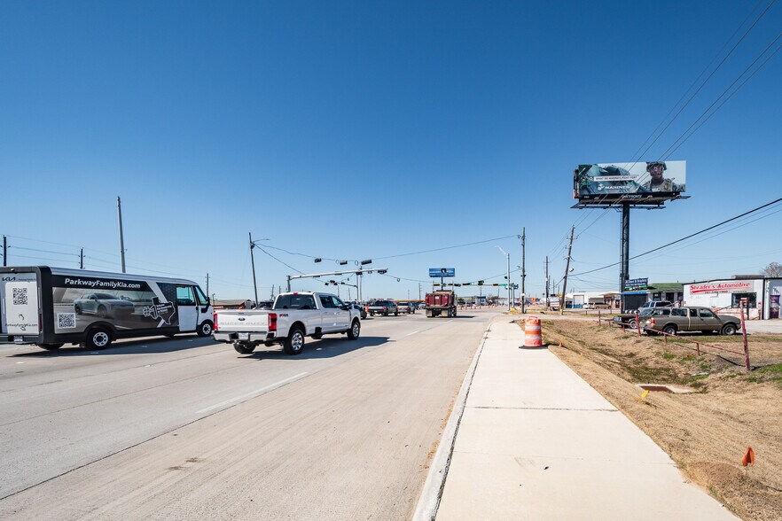 More Photos Of 2025 FM 1960 Bypass Rd E, Humble General Retail For Sale