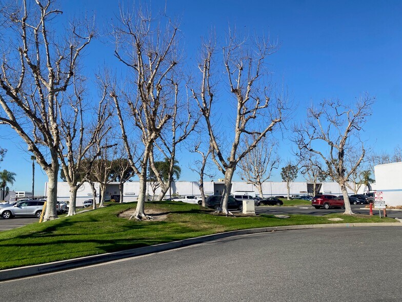 More Photos Of 10851-10865 Portal Dr, Los Alamitos Flex For Lease