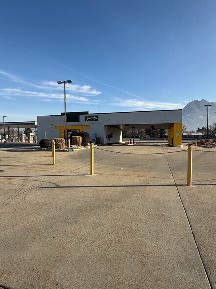 More Photos Of 5590 S Van Winkle Expy, Salt Lake City General Retail For Lease