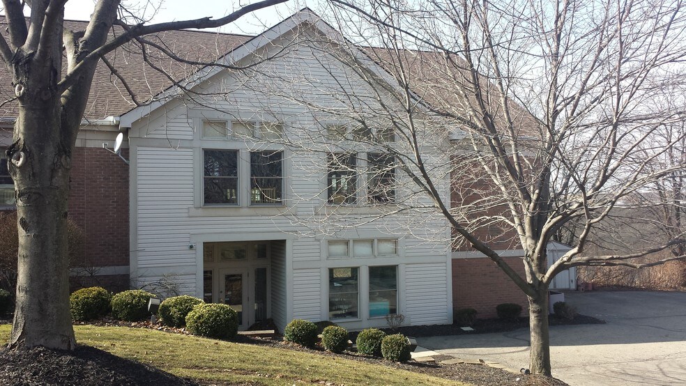 More Photos Of 7951 Pittsburg Ave NW, Canton Office For Sale