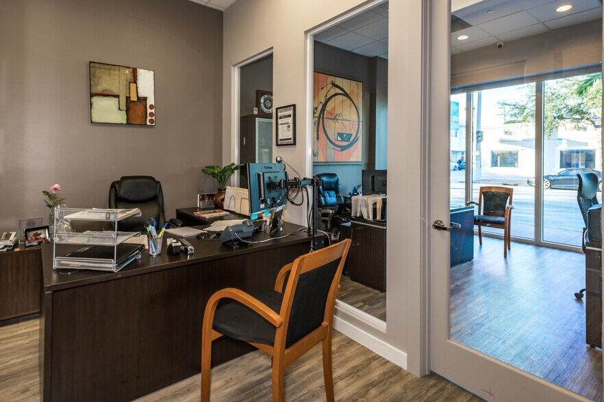 More Photos Of 1946 Tyler St, Hollywood Office For Sale