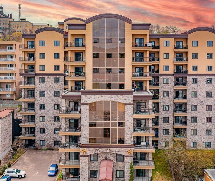 Primary Photo Of 325 Rue Jacques-Cartier E, Chicoutimi Apartments For Sale