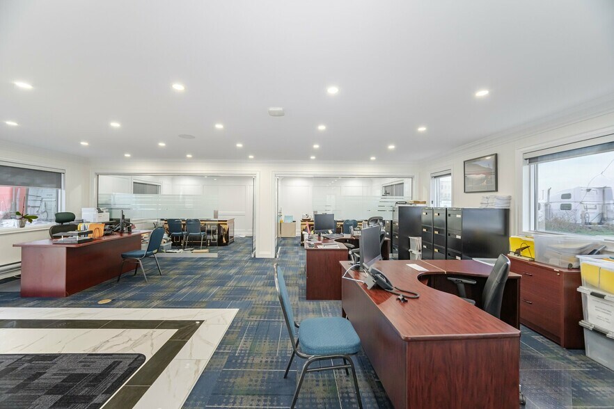 More Photos Of 140-160 Derry Rd E, Mississauga Office For Sale
